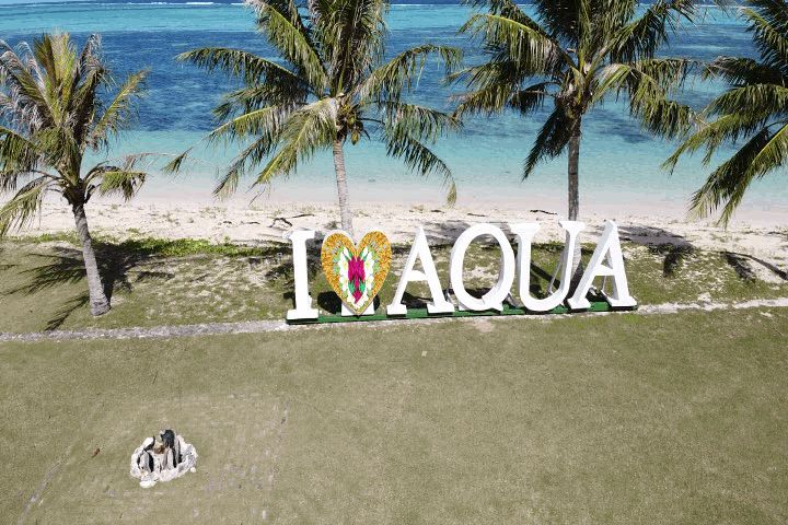 サイパン アクアリゾートクラブの敷地にある I LOVE AQUA ロゴ (ドローンによる空撮)